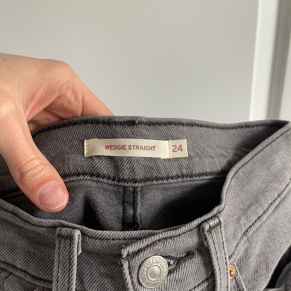 Levi’s Wedgie Straight Jean Gray - 24 - Picture 2 of 3